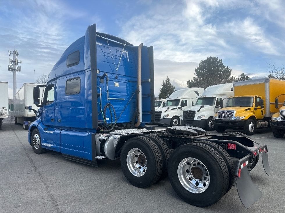 Sleeper Tractor-Heavy Duty Tractors-Volvo-2023-VNL64860-Sparks-NV-769,849\n\t\tmiles-$ 61,000 - Image 5