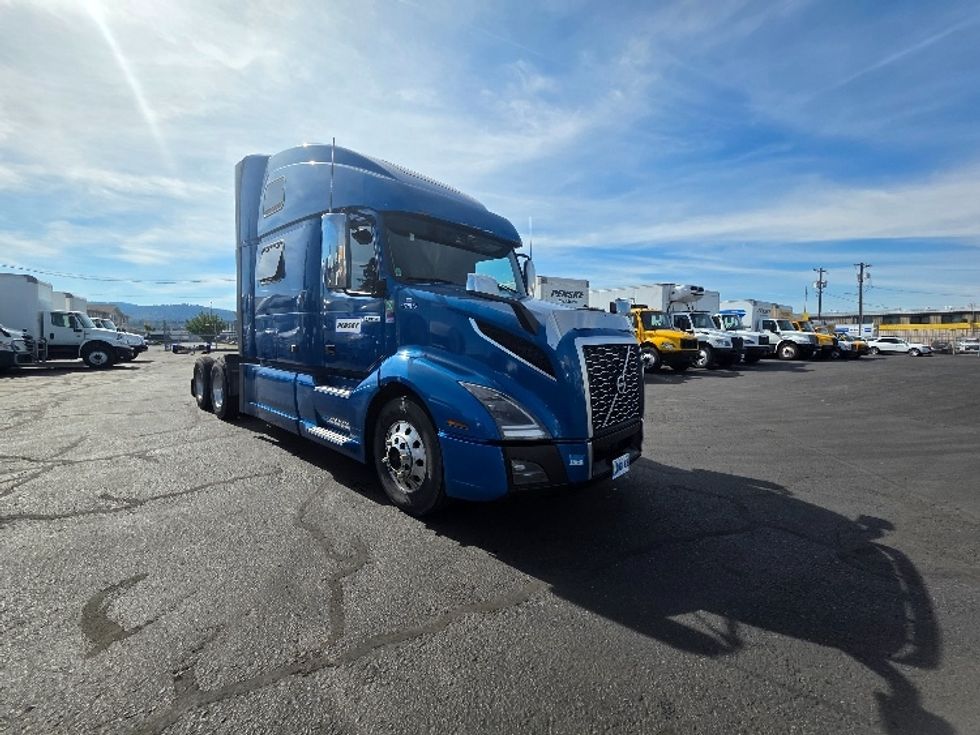 Sleeper Tractor-Heavy Duty Tractors-Volvo-2023-VNL64860-Spokane Valley-WA-446,908\n\t\tmiles-$ 102,000 - Image 1