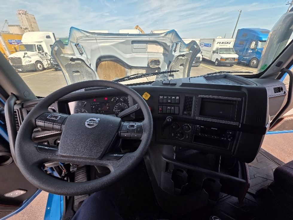 Sleeper Tractor-Heavy Duty Tractors-Volvo-2023-VNL64860-Spokane Valley-WA-446,908\n\t\tmiles-$ 102,000 - Image 11