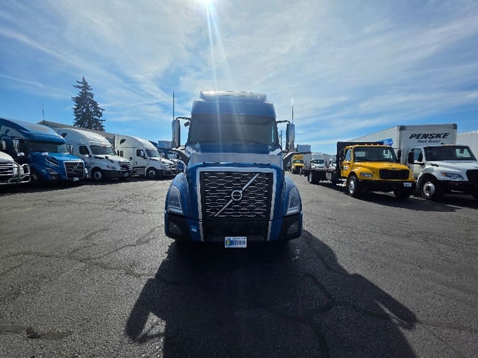 Sleeper Tractor-Heavy Duty Tractors-Volvo-2023-VNL64860-Spokane Valley-WA-446,908\n\t\tmiles-$ 102,000 - Image 2