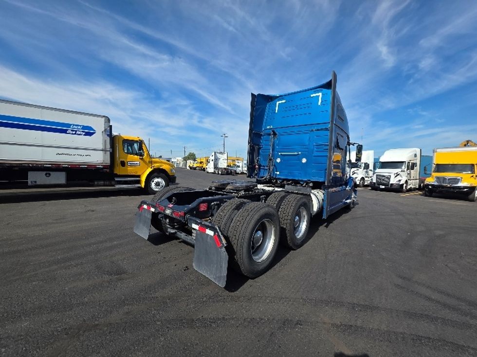 Sleeper Tractor-Heavy Duty Tractors-Volvo-2023-VNL64860-Spokane Valley-WA-446,908\n\t\tmiles-$ 102,000 - Image 7