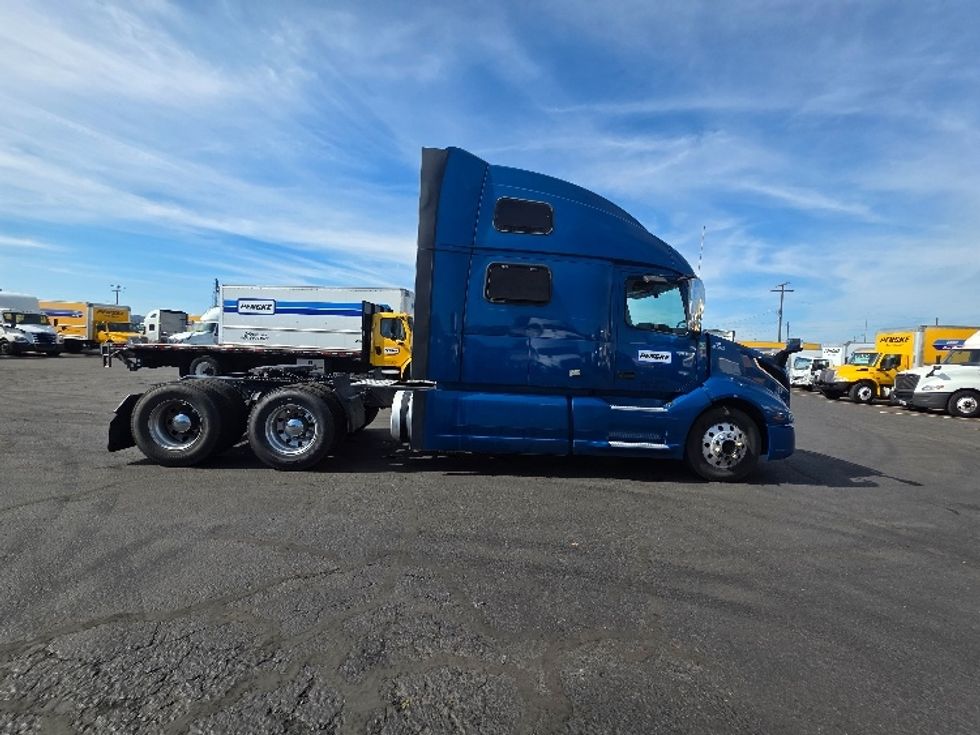 Sleeper Tractor-Heavy Duty Tractors-Volvo-2023-VNL64860-Spokane Valley-WA-446,908\n\t\tmiles-$ 102,000 - Image 8
