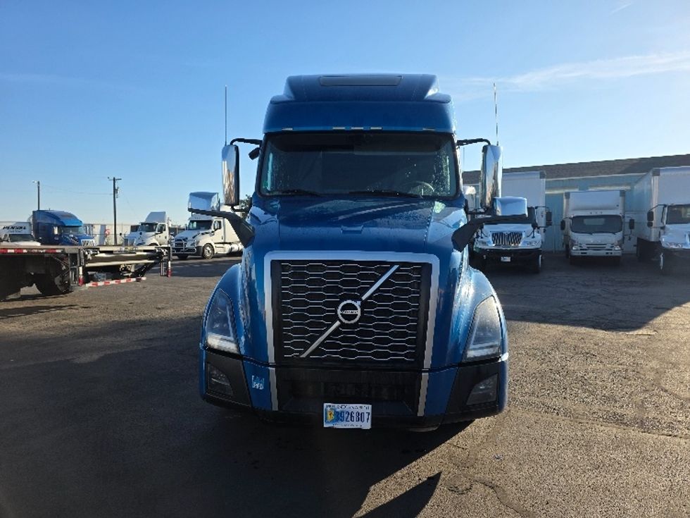 Sleeper Tractor-Heavy Duty Tractors-Volvo-2023-VNL64860-Spokane Valley-WA-481,985\n\t\tmiles-$ 98,500 - Image 2