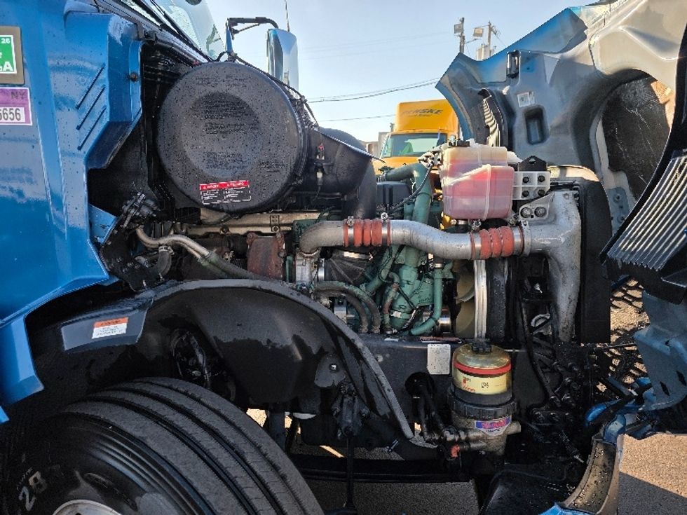 Sleeper Tractor-Heavy Duty Tractors-Volvo-2023-VNL64860-Spokane Valley-WA-481,985\n\t\tmiles-$ 98,500 - Image 20