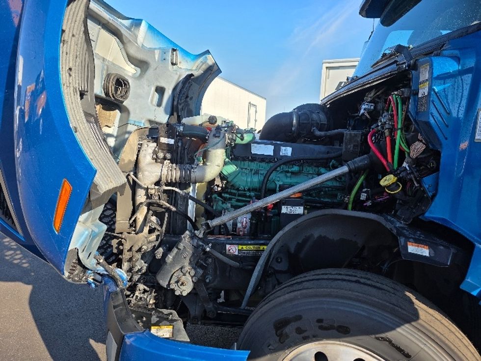 Sleeper Tractor-Heavy Duty Tractors-Volvo-2023-VNL64860-Spokane Valley-WA-481,985\n\t\tmiles-$ 98,500 - Image 21
