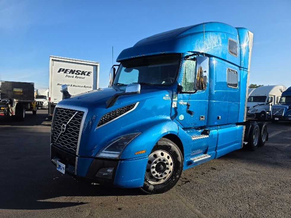 Sleeper Tractor-Heavy Duty Tractors-Volvo-2023-VNL64860-Spokane Valley-WA-481,985\n\t\tmiles-$ 98,500 - Image 3