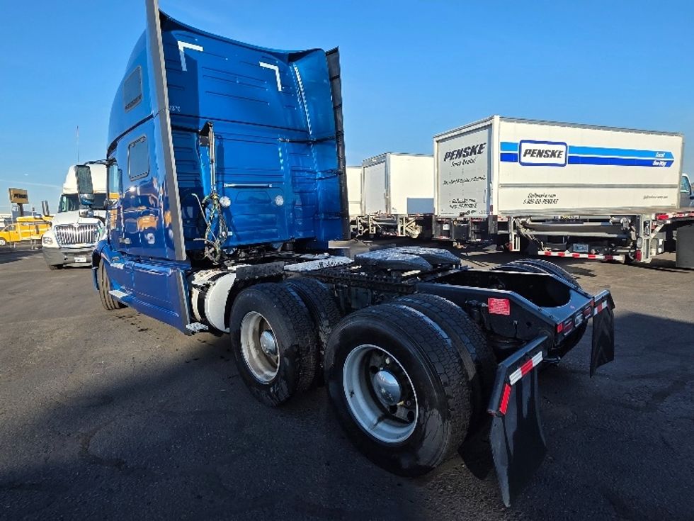Sleeper Tractor-Heavy Duty Tractors-Volvo-2023-VNL64860-Spokane Valley-WA-481,985\n\t\tmiles-$ 98,500 - Image 5