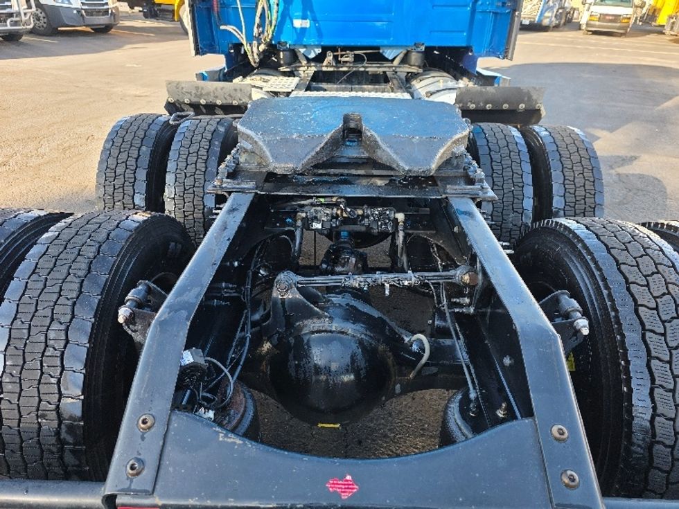 Sleeper Tractor-Heavy Duty Tractors-Volvo-2023-VNL64860-Spokane Valley-WA-481,985\n\t\tmiles-$ 98,500 - Image 6