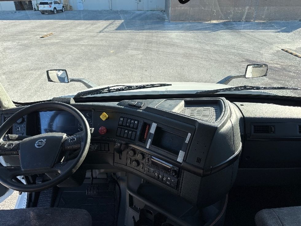 Sleeper Tractor-Heavy Duty Tractors-Volvo-2023-VNL64860-Tampa-FL-605,844\n\t\tmiles-$ 73,250 - Image 12