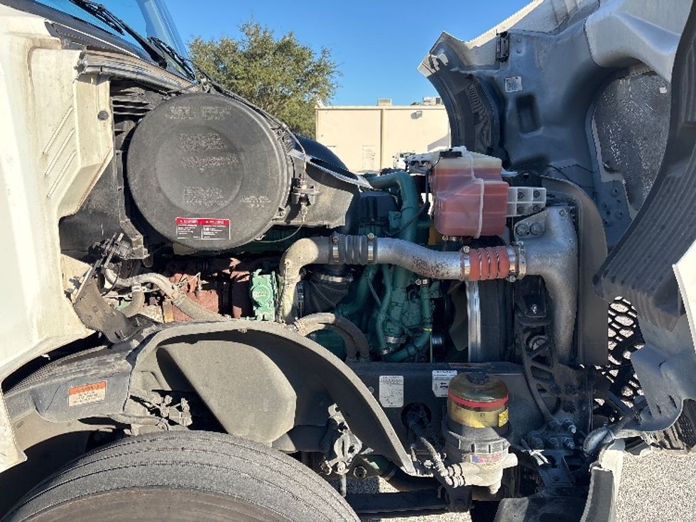 Sleeper Tractor-Heavy Duty Tractors-Volvo-2023-VNL64860-Tampa-FL-605,844\n\t\tmiles-$ 73,250 - Image 20