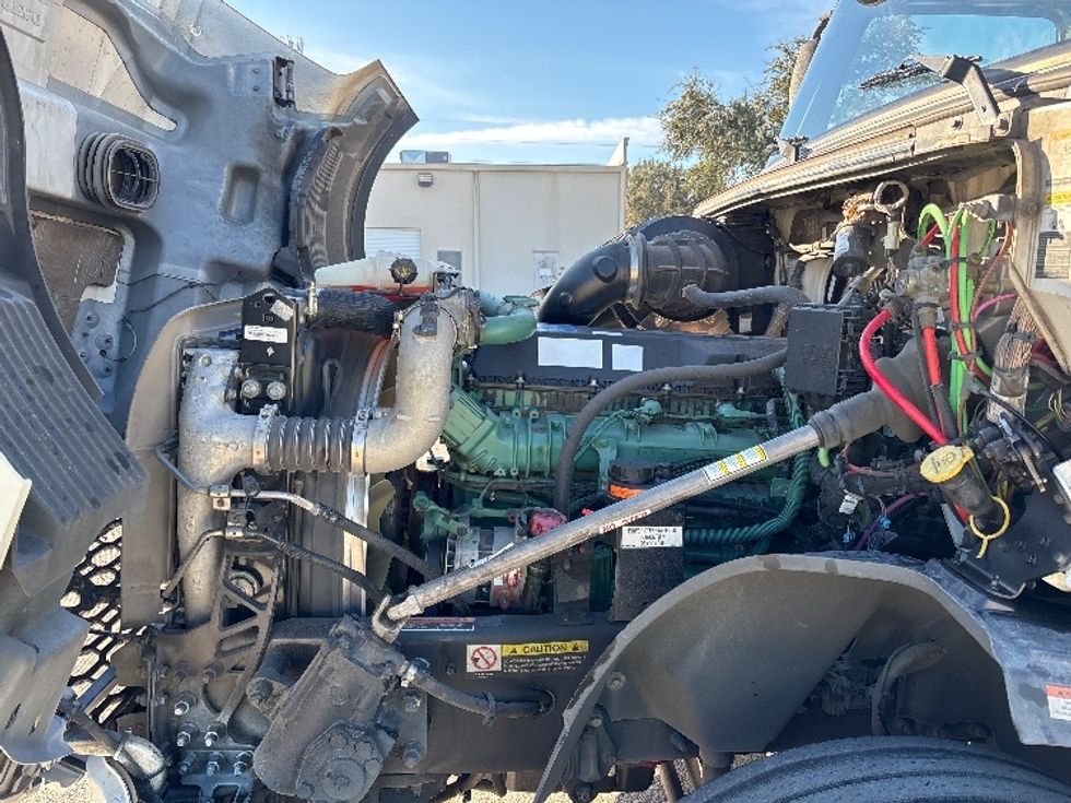 Sleeper Tractor-Heavy Duty Tractors-Volvo-2023-VNL64860-Tampa-FL-605,844\n\t\tmiles-$ 73,250 - Image 21