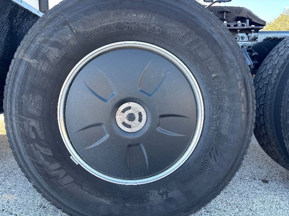 Sleeper Tractor-Heavy Duty Tractors-Volvo-2023-VNL64860-Tampa-FL-605,844\n\t\tmiles-$ 73,250 - Image 22