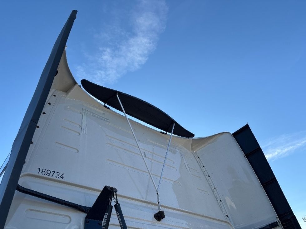 Sleeper Tractor-Heavy Duty Tractors-Volvo-2023-VNL64860-Tampa-FL-605,844\n\t\tmiles-$ 73,250 - Image 23