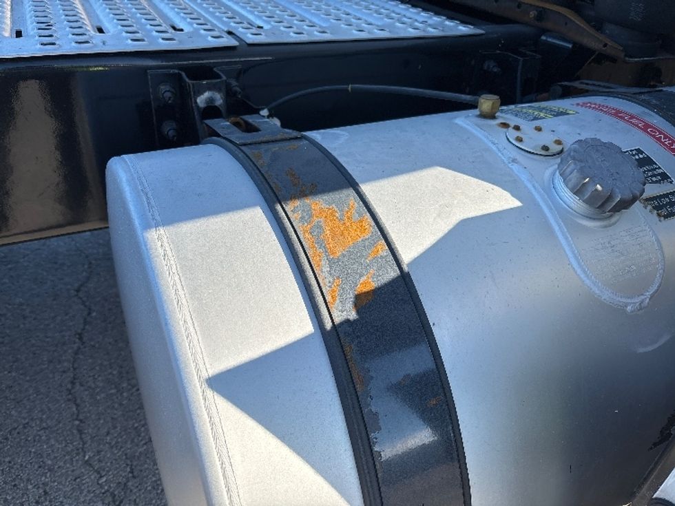 Sleeper Tractor-Heavy Duty Tractors-Volvo-2023-VNL64860-Tampa-FL-605,844\n\t\tmiles-$ 73,250 - Image 24