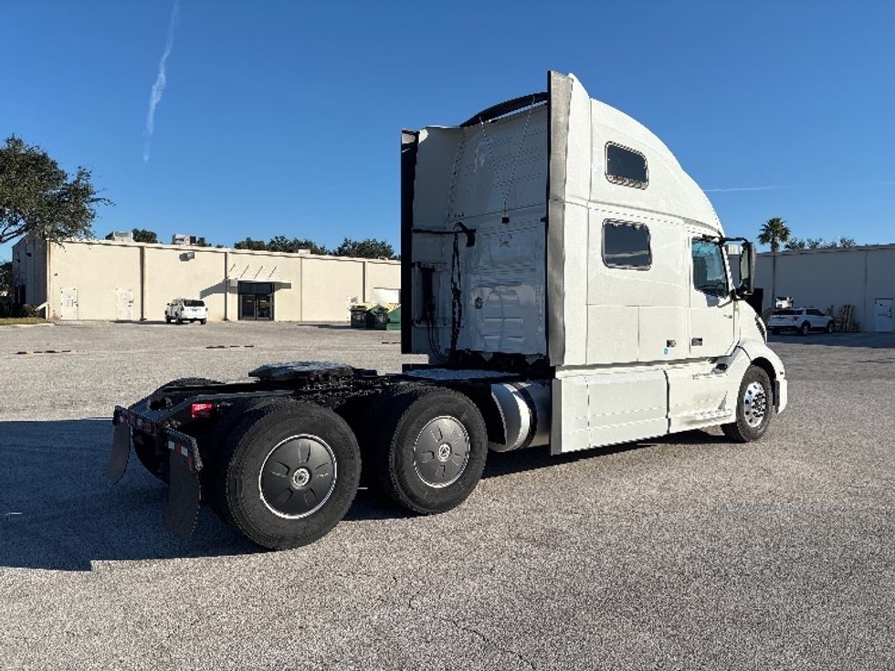 Sleeper Tractor-Heavy Duty Tractors-Volvo-2023-VNL64860-Tampa-FL-605,844\n\t\tmiles-$ 73,250 - Image 7
