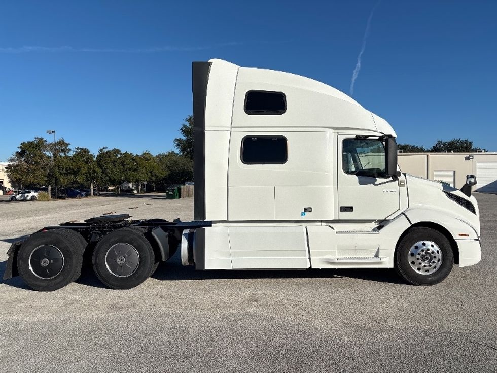 Sleeper Tractor-Heavy Duty Tractors-Volvo-2023-VNL64860-Tampa-FL-605,844\n\t\tmiles-$ 73,250 - Image 8
