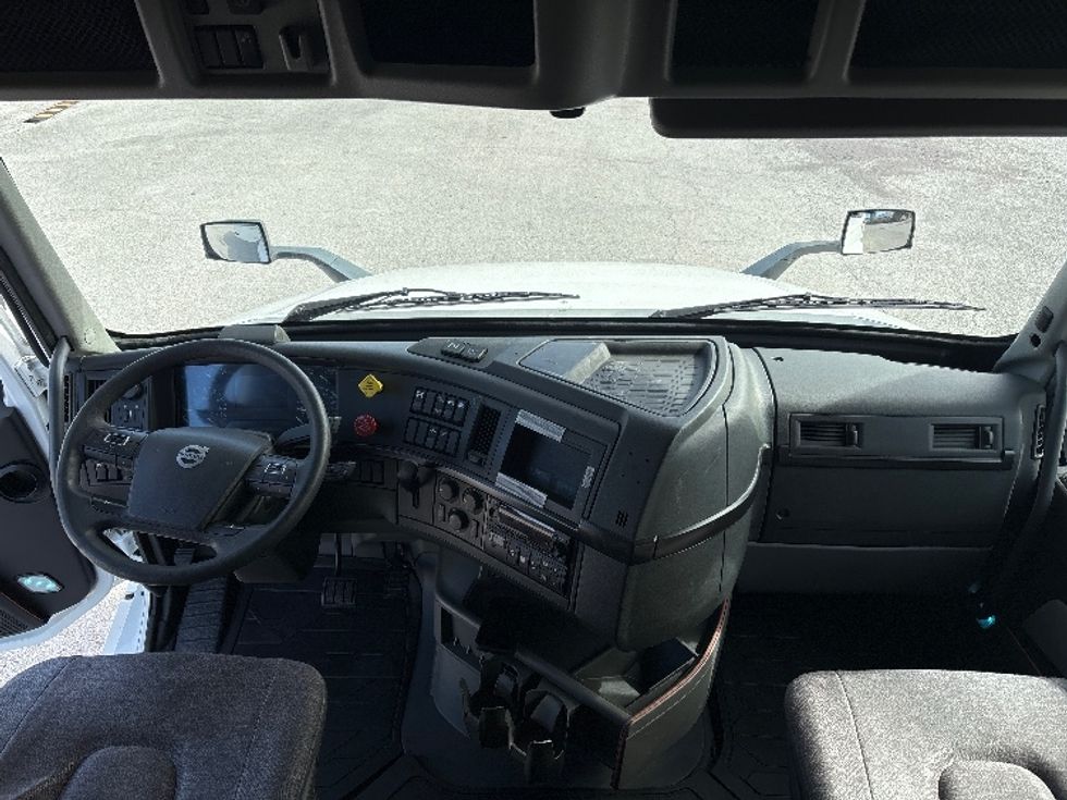 Sleeper Tractor-Heavy Duty Tractors-Volvo-2023-VNL64860-Tampa-FL-742,120\n\t\tmiles-$ 60,750 - Image 12