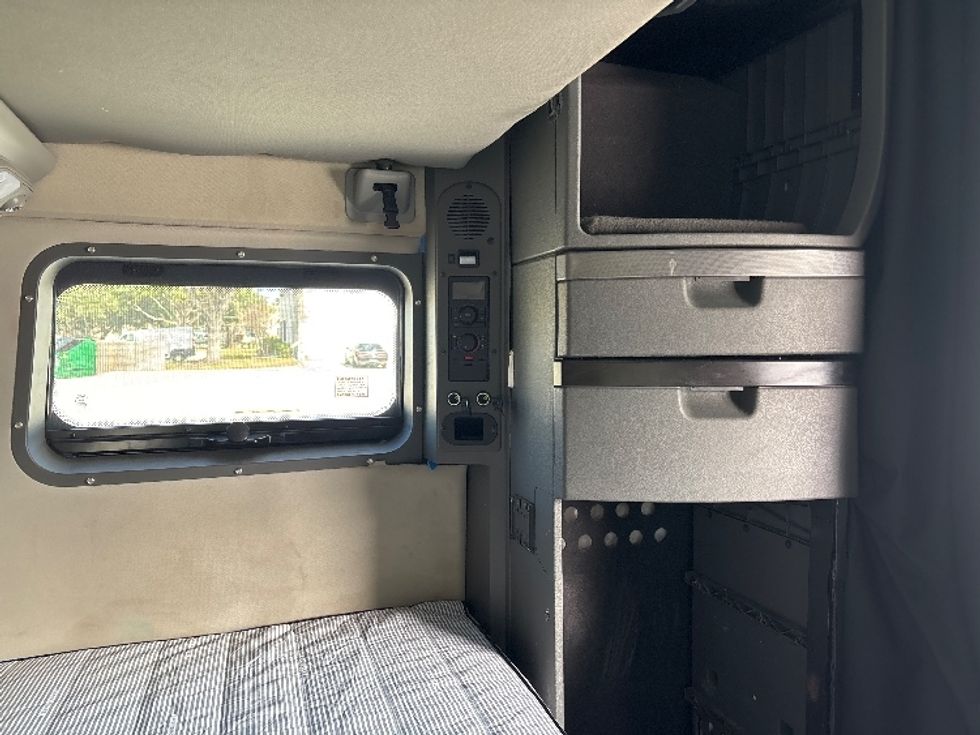 Sleeper Tractor-Heavy Duty Tractors-Volvo-2023-VNL64860-Tampa-FL-742,120\n\t\tmiles-$ 60,750 - Image 18