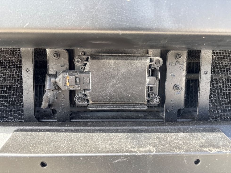 Sleeper Tractor-Heavy Duty Tractors-Volvo-2023-VNL64860-Tampa-FL-742,120\n\t\tmiles-$ 60,750 - Image 23