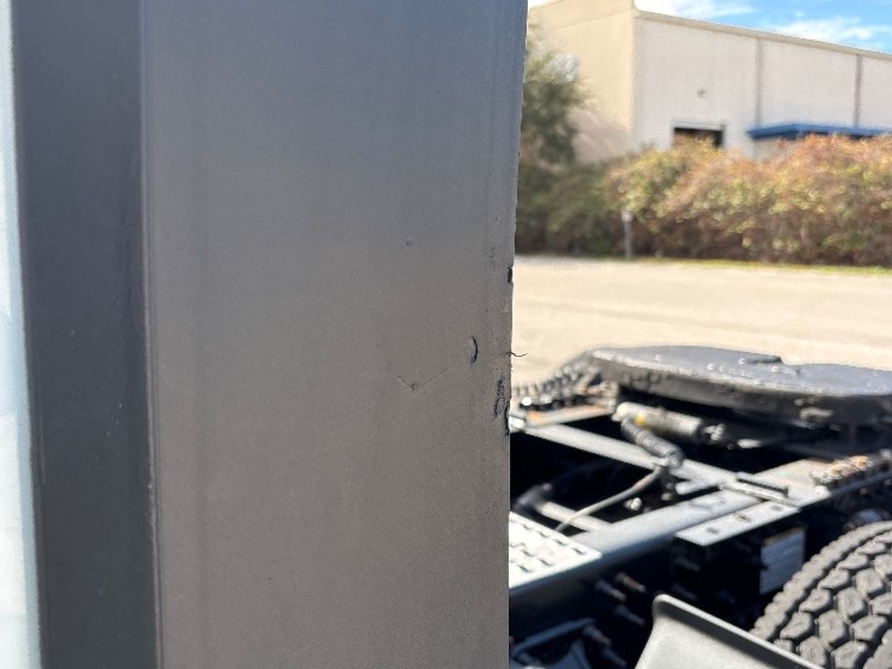 Sleeper Tractor-Heavy Duty Tractors-Volvo-2023-VNL64860-Tampa-FL-742,120\n\t\tmiles-$ 60,750 - Image 24