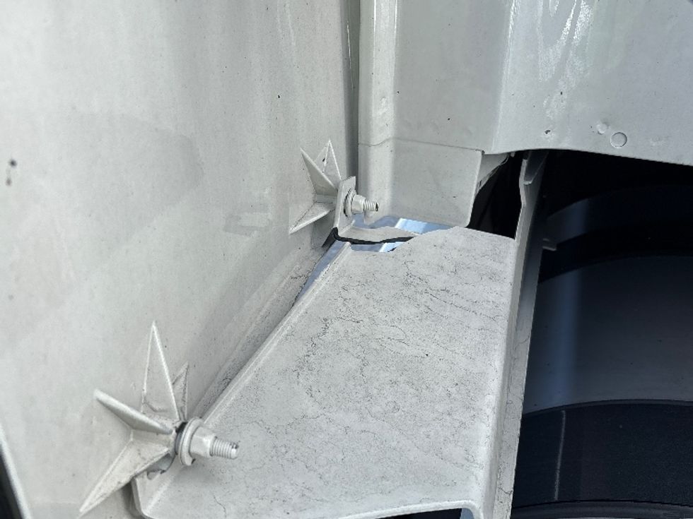 Sleeper Tractor-Heavy Duty Tractors-Volvo-2023-VNL64860-Tampa-FL-742,120\n\t\tmiles-$ 60,750 - Image 25