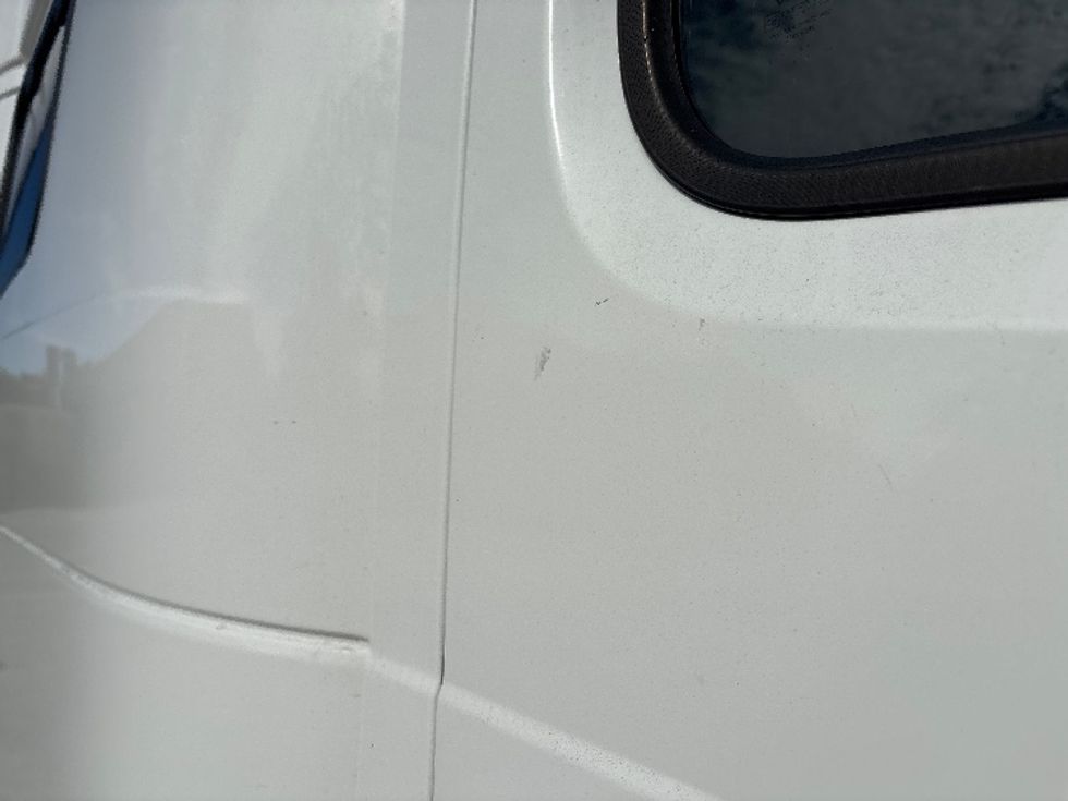 Sleeper Tractor-Heavy Duty Tractors-Volvo-2023-VNL64860-Tampa-FL-742,120\n\t\tmiles-$ 60,750 - Image 26