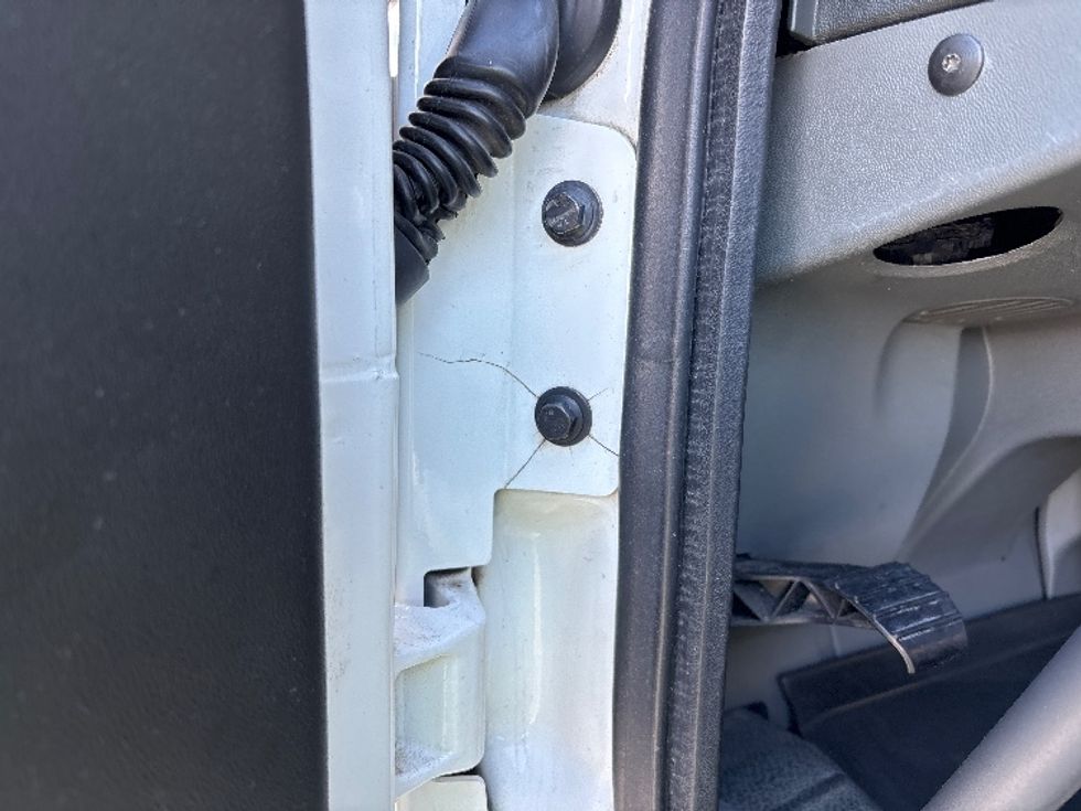 Sleeper Tractor-Heavy Duty Tractors-Volvo-2023-VNL64860-Tampa-FL-742,120\n\t\tmiles-$ 60,750 - Image 28