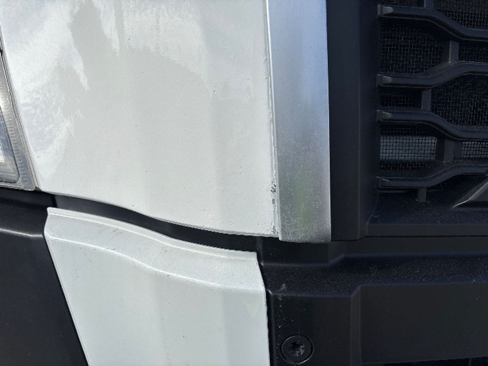 Sleeper Tractor-Heavy Duty Tractors-Volvo-2023-VNL64860-Tampa-FL-742,120\n\t\tmiles-$ 60,750 - Image 29