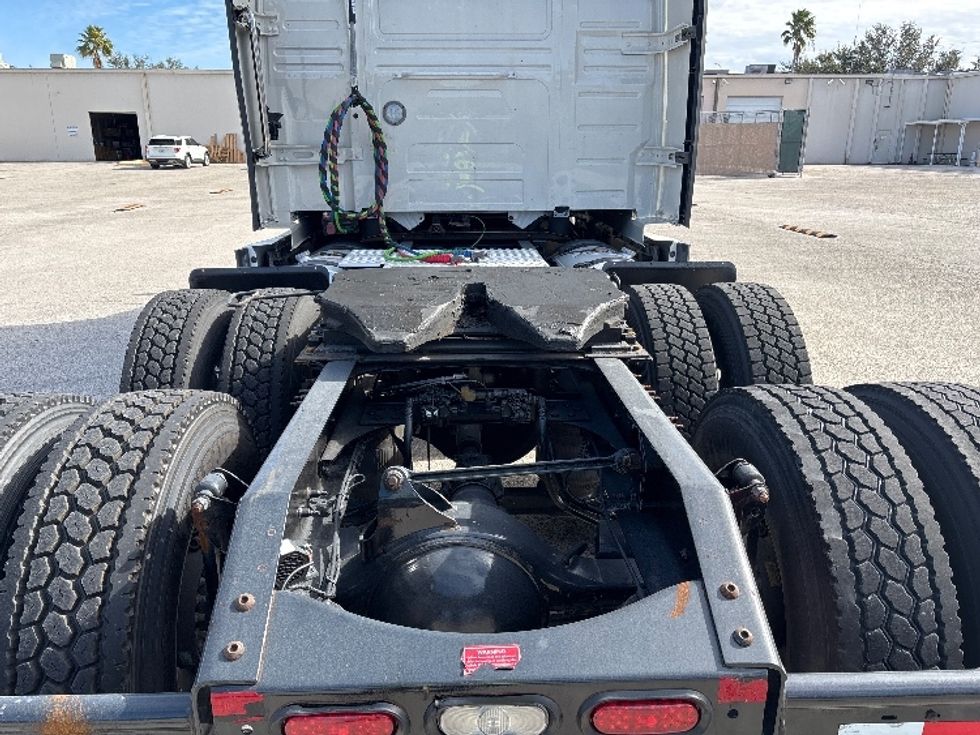 Sleeper Tractor-Heavy Duty Tractors-Volvo-2023-VNL64860-Tampa-FL-742,120\n\t\tmiles-$ 60,750 - Image 6