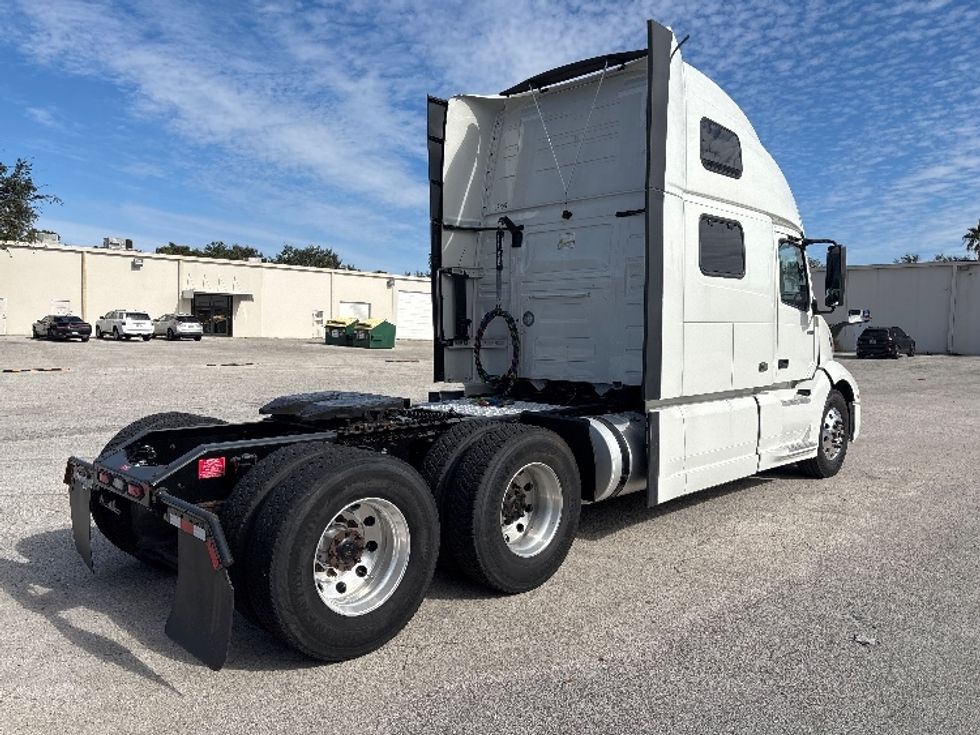 Sleeper Tractor-Heavy Duty Tractors-Volvo-2023-VNL64860-Tampa-FL-742,120\n\t\tmiles-$ 60,750 - Image 7