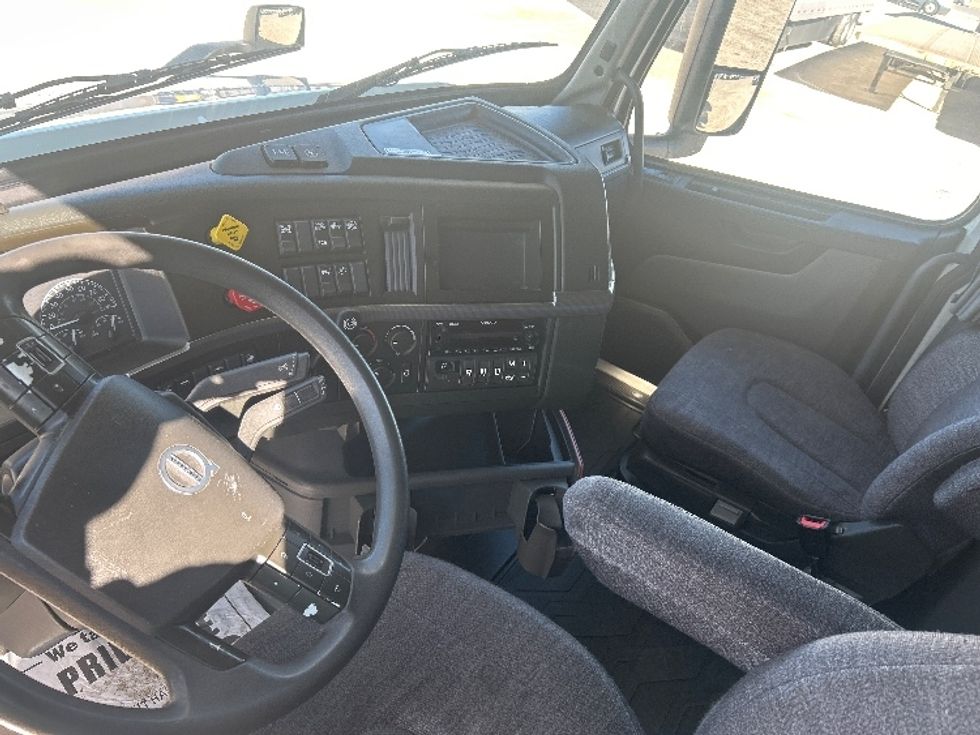 Sleeper Tractor-Heavy Duty Tractors-Volvo-2024-VNL64760-Amarillo-TX-442,131\n\t\tmiles-$ 99,000 - Image 10