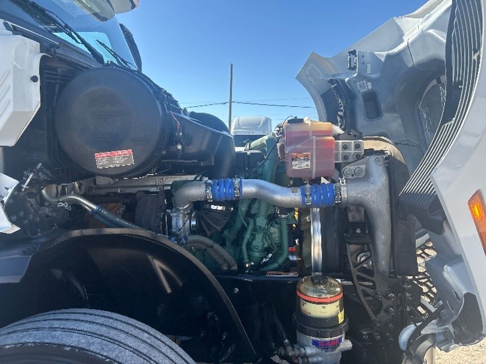 Sleeper Tractor-Heavy Duty Tractors-Volvo-2024-VNL64760-Amarillo-TX-442,131\n\t\tmiles-$ 99,000 - Image 20