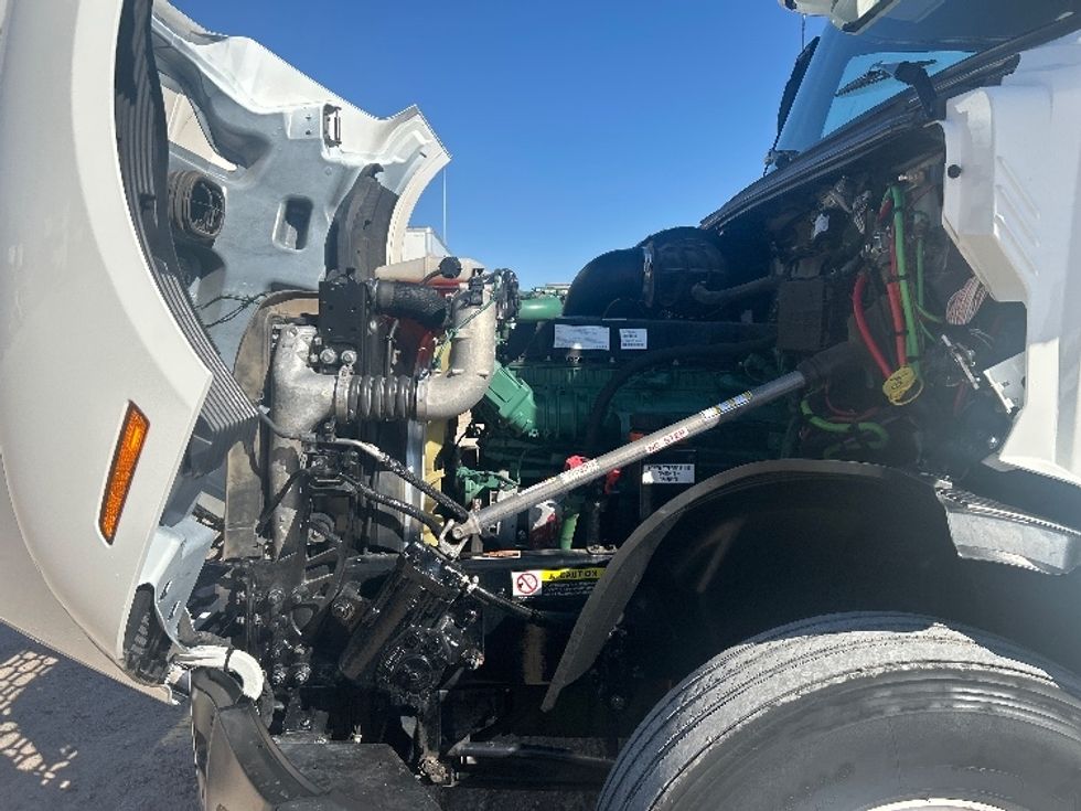 Sleeper Tractor-Heavy Duty Tractors-Volvo-2024-VNL64760-Amarillo-TX-442,131\n\t\tmiles-$ 99,000 - Image 21