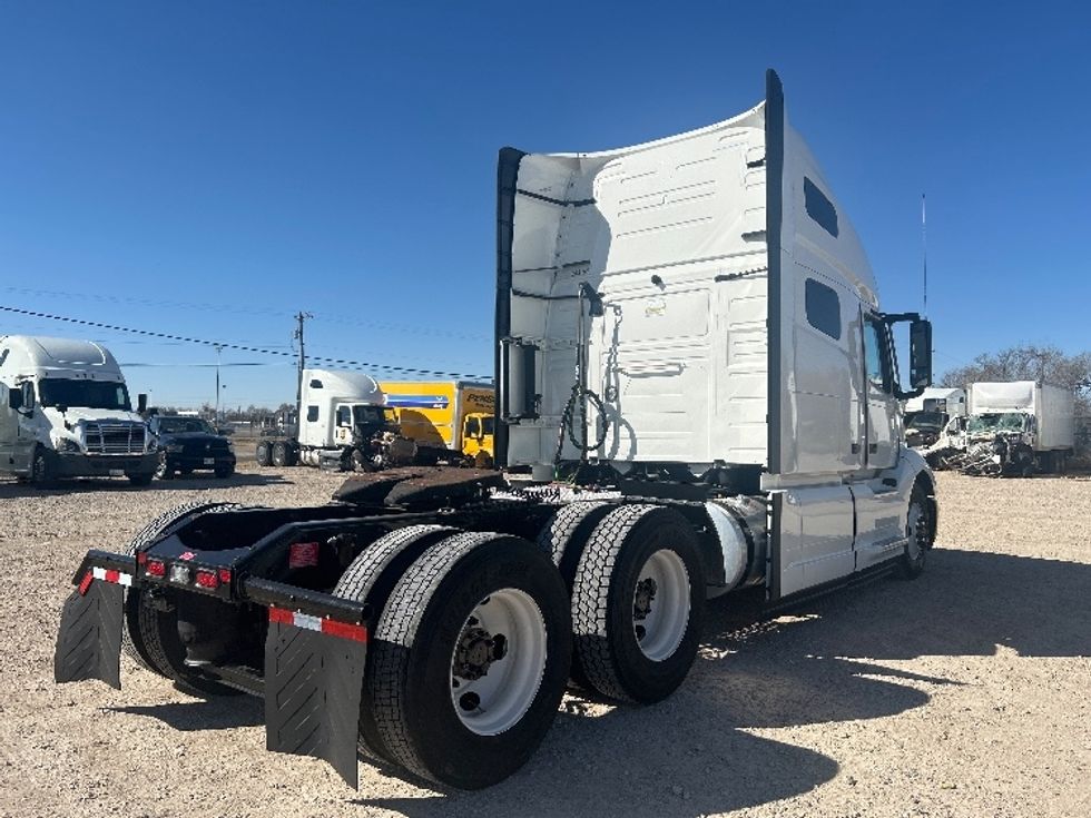 Sleeper Tractor-Heavy Duty Tractors-Volvo-2024-VNL64760-Amarillo-TX-442,131\n\t\tmiles-$ 99,000 - Image 7