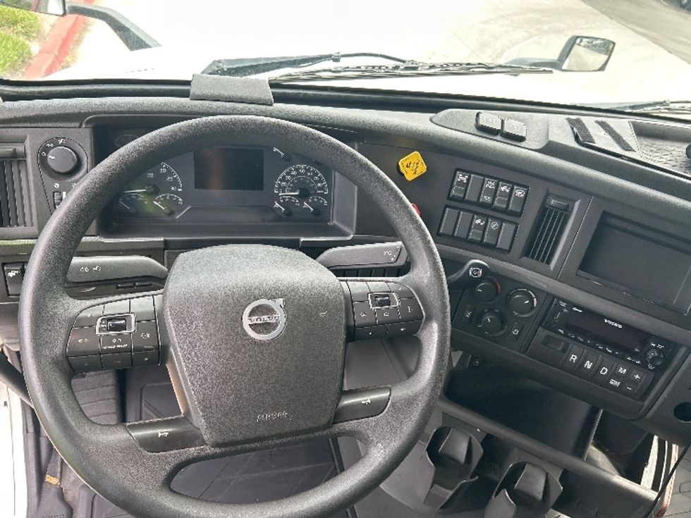 Sleeper Tractor-Heavy Duty Tractors-Volvo-2024-VNL64760-Carson-CA-609,783\n\t\tmiles-$ 88,750 - Image 11