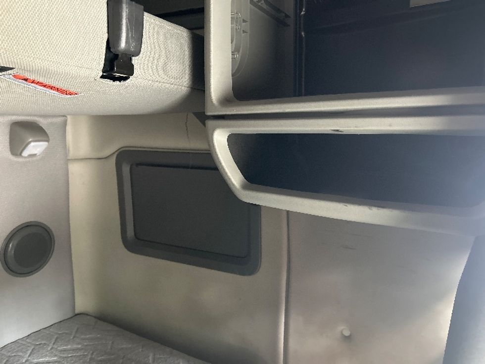 Sleeper Tractor-Heavy Duty Tractors-Volvo-2024-VNL64760-Carson-CA-609,783\n\t\tmiles-$ 88,750 - Image 18