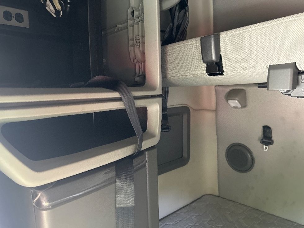 Sleeper Tractor-Heavy Duty Tractors-Volvo-2024-VNL64760-Carson-CA-609,783\n\t\tmiles-$ 88,750 - Image 19