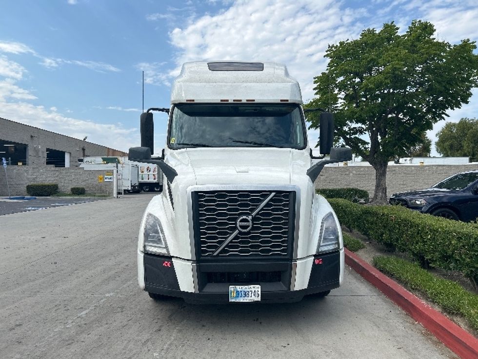 Sleeper Tractor-Heavy Duty Tractors-Volvo-2024-VNL64760-Carson-CA-609,783\n\t\tmiles-$ 88,750 - Image 2