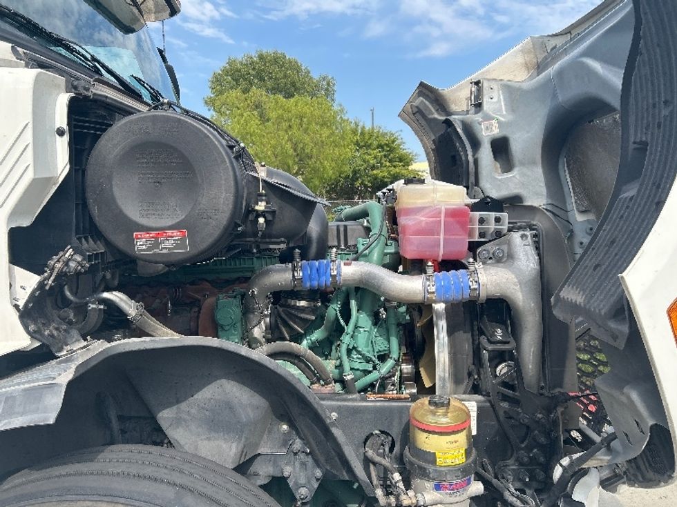 Sleeper Tractor-Heavy Duty Tractors-Volvo-2024-VNL64760-Carson-CA-609,783\n\t\tmiles-$ 88,750 - Image 20