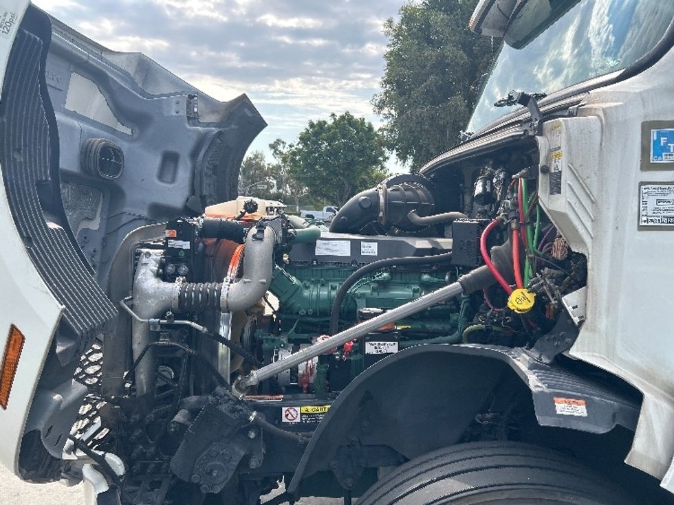 Sleeper Tractor-Heavy Duty Tractors-Volvo-2024-VNL64760-Carson-CA-609,783\n\t\tmiles-$ 88,750 - Image 21