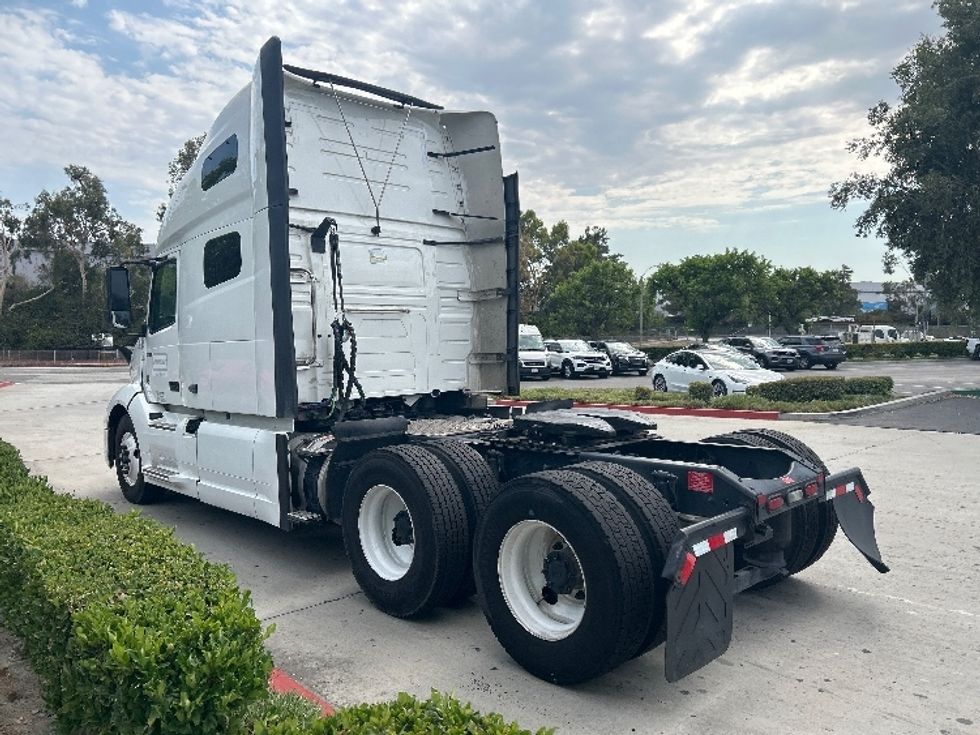 Sleeper Tractor-Heavy Duty Tractors-Volvo-2024-VNL64760-Carson-CA-609,783\n\t\tmiles-$ 88,750 - Image 5
