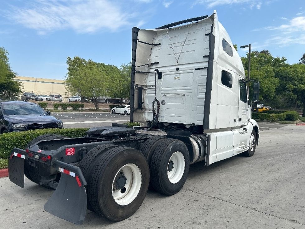Sleeper Tractor-Heavy Duty Tractors-Volvo-2024-VNL64760-Carson-CA-609,783\n\t\tmiles-$ 88,750 - Image 7