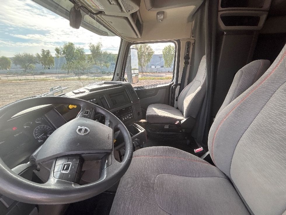 Sleeper Tractor-Heavy Duty Tractors-Volvo-2024-VNL64760-Jurupa Valley-CA-595,216\n\t\tmiles-$ 87,750 - Image 10