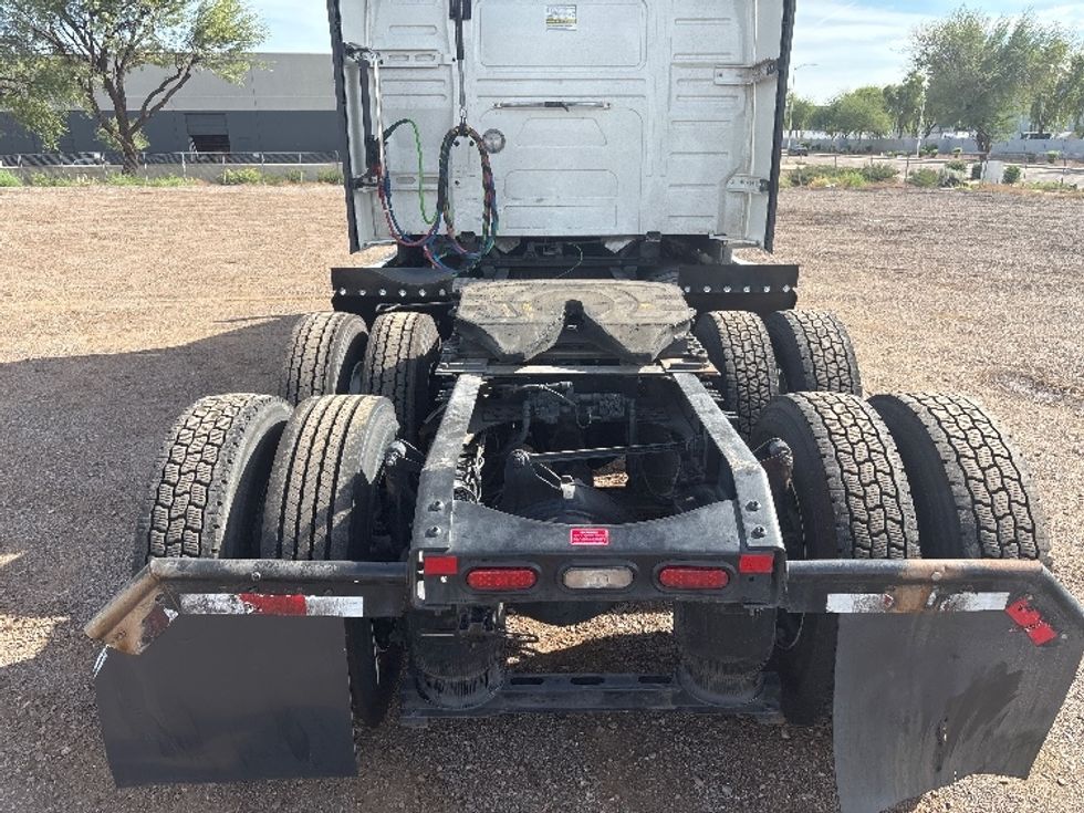 Sleeper Tractor-Heavy Duty Tractors-Volvo-2024-VNL64760-Jurupa Valley-CA-595,216\n\t\tmiles-$ 87,750 - Image 6