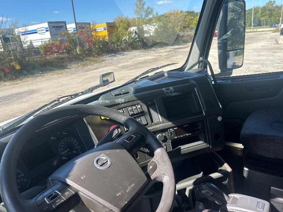 Sleeper Tractor-Heavy Duty Tractors-Volvo-2024-VNL64760-Melrose Park-IL-626,551\n\t\tmiles-$ 82,250 - Image 10