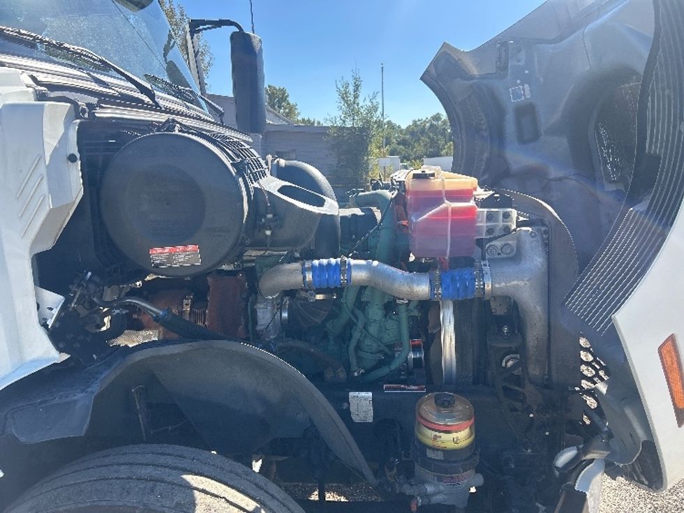 Sleeper Tractor-Heavy Duty Tractors-Volvo-2024-VNL64760-Melrose Park-IL-626,551\n\t\tmiles-$ 82,250 - Image 20