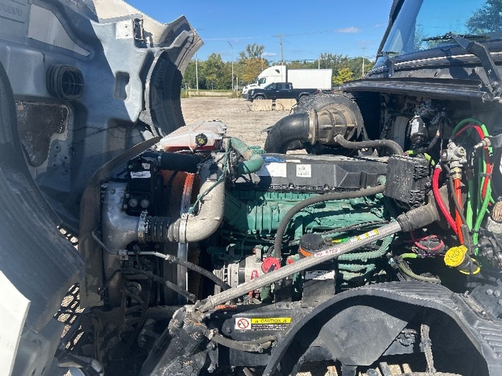 Sleeper Tractor-Heavy Duty Tractors-Volvo-2024-VNL64760-Melrose Park-IL-626,551\n\t\tmiles-$ 82,250 - Image 21