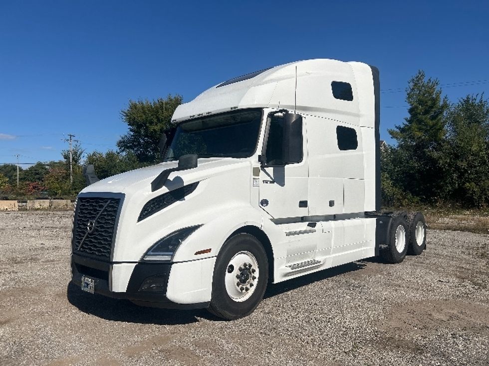 Sleeper Tractor-Heavy Duty Tractors-Volvo-2024-VNL64760-Melrose Park-IL-626,551\n\t\tmiles-$ 82,250 - Image 3