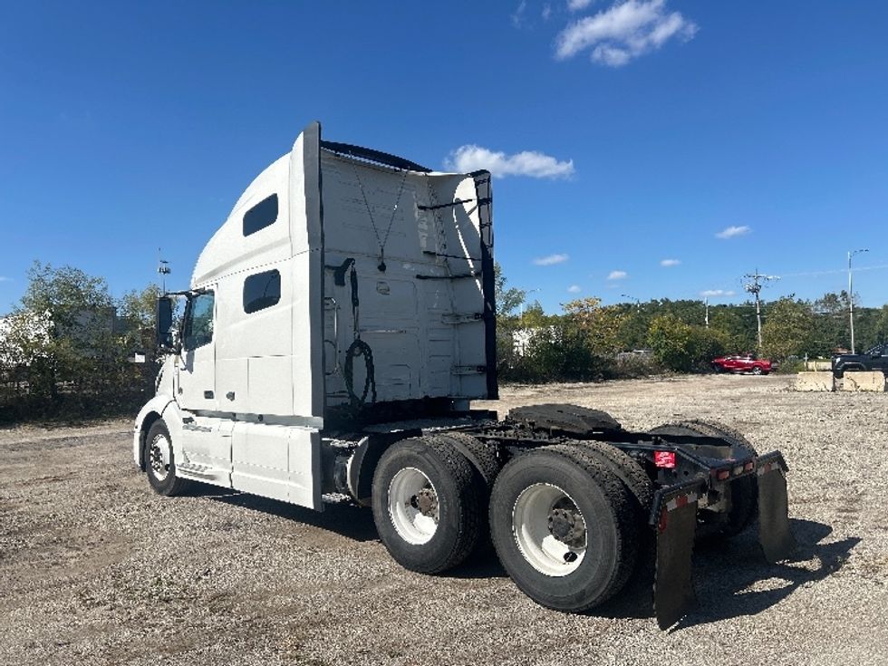 Sleeper Tractor-Heavy Duty Tractors-Volvo-2024-VNL64760-Melrose Park-IL-626,551\n\t\tmiles-$ 82,250 - Image 5