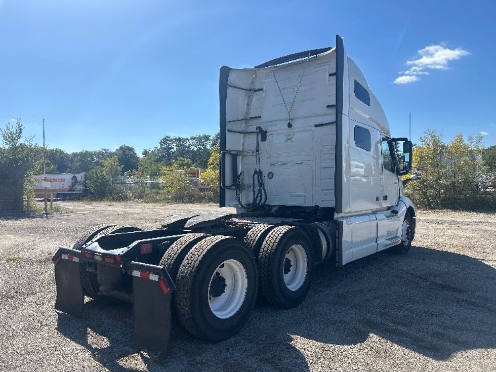 Sleeper Tractor-Heavy Duty Tractors-Volvo-2024-VNL64760-Melrose Park-IL-626,551\n\t\tmiles-$ 82,250 - Image 7